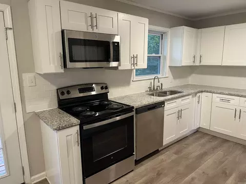 Kitchen - 1805 Pine Bluff St, Malvern, AR 72104 photo 1 of 8