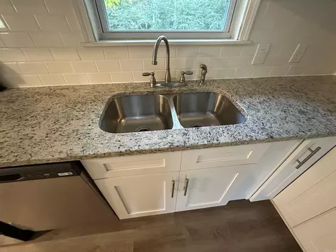 Kitchen - 1805 Pine Bluff St, Malvern, AR 72104 photo 8 of 8