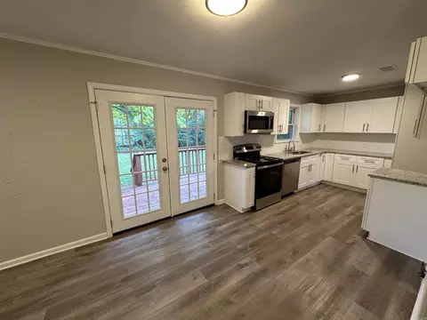 Kitchen - 1805 Pine Bluff St, Malvern, AR 72104 photo 6 of 8