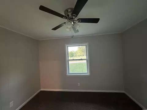 Bedroom - 1805 Pine Bluff St, Malvern, AR 72104 photo 4 of 10
