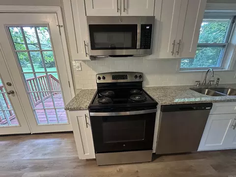 Kitchen - 1805 Pine Bluff St, Malvern, AR 72104 photo 5 of 8