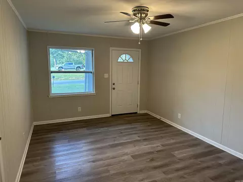 Living - 1805 Pine Bluff St, Malvern, AR 72104 photo 1 of 4