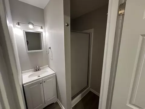 Bath - 1805 Pine Bluff St, Malvern, AR 72104 photo 5 of 7