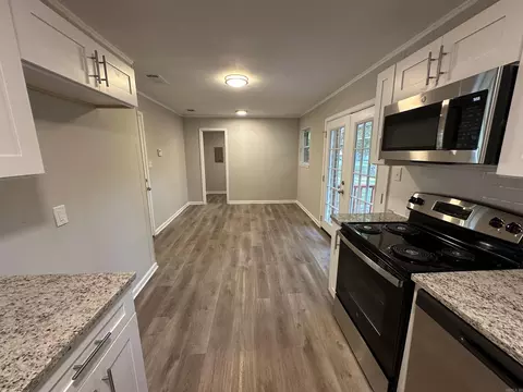 Kitchen - 1805 Pine Bluff St, Malvern, AR 72104 photo 7 of 8