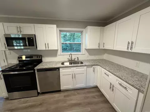 Kitchen - 1805 Pine Bluff St, Malvern, AR 72104 photo 3 of 8