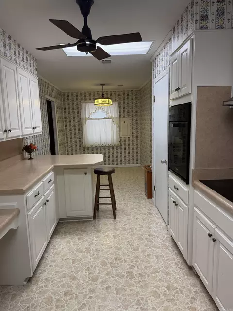 Kitchen - 808 Barrow Dr, Pine Bluff, AR 71601 photo 3 of 3