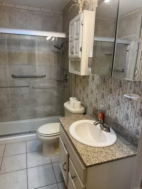 Bath - 808 Barrow Dr, Pine Bluff, AR 71601 photo 1 of 3