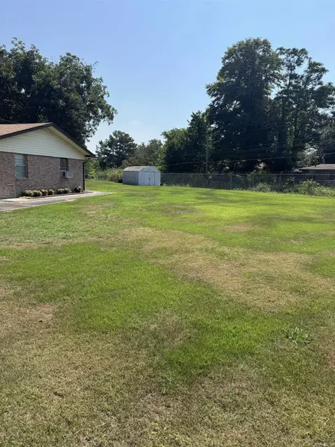 Exterior - 808 Barrow Dr, Pine Bluff, AR 71601 photo 4 of 8
