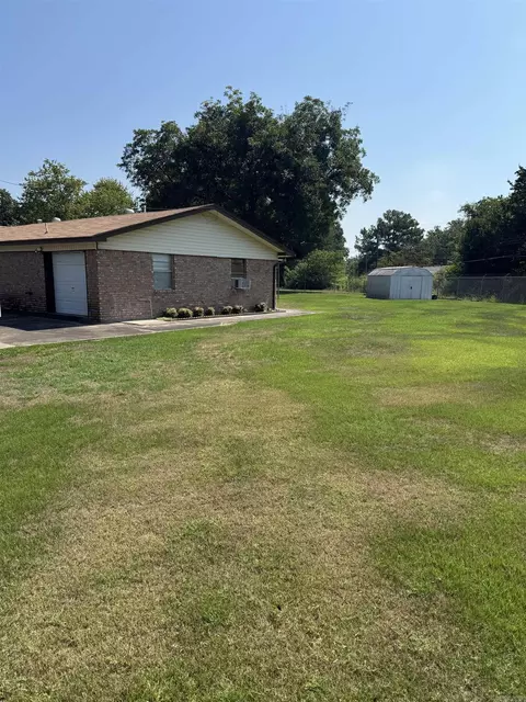 Exterior - 808 Barrow Dr, Pine Bluff, AR 71601 photo 5 of 8