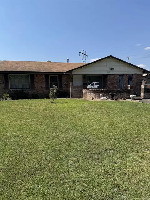 Exterior - 808 Barrow Dr, Pine Bluff, AR 71601 photo 1 of 8