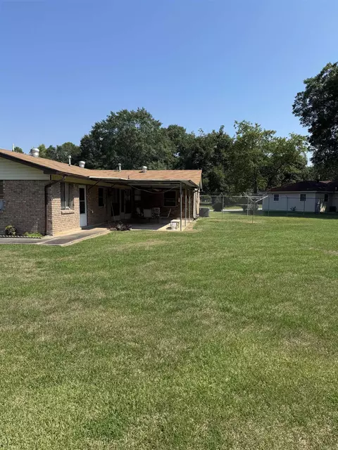 Exterior - 808 Barrow Dr, Pine Bluff, AR 71601 photo 6 of 8