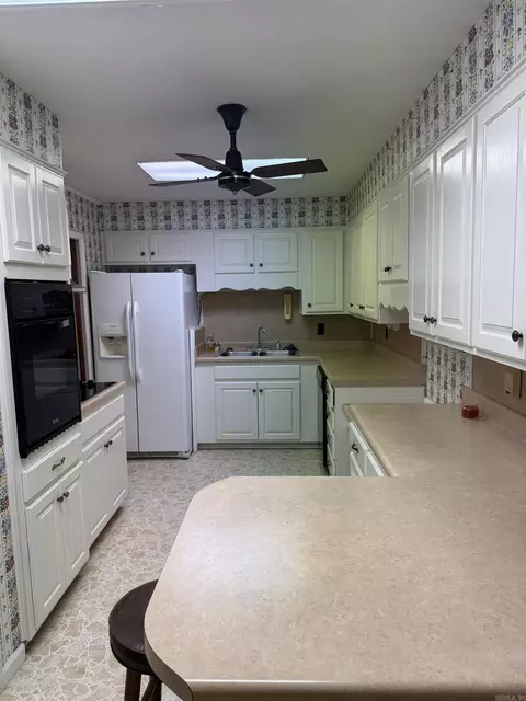 Kitchen - 808 Barrow Dr, Pine Bluff, AR 71601 photo 1 of 3