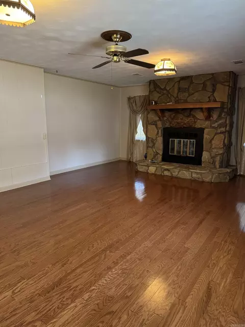 Living - 808 Barrow Dr, Pine Bluff, AR 71601 photo 1 of 3