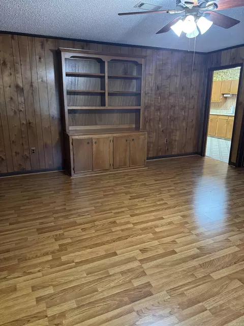 Living - 808 Barrow Dr, Pine Bluff, AR 71601 photo 3 of 3