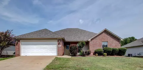 1725 White Oak Ln, Benton, AR 72019