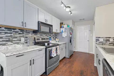 Kitchen - 2224 Cedar Ridge Dr, Benton, AR 72015 photo 1 of 3