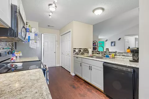 Kitchen - 2224 Cedar Ridge Dr, Benton, AR 72015 photo 3 of 3