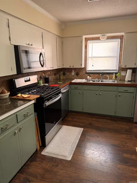 Kitchen - 416 Marion St, Benton, AR 72015 photo 1 of 3