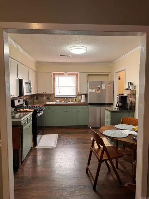 Kitchen - 416 Marion St, Benton, AR 72015 photo 3 of 3