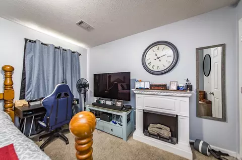 Bedroom - 100 E Lauren Rd, Searcy, AR 72143 photo 5 of 7