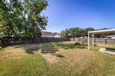Exterior - 100 E Lauren Rd, Searcy, AR 72143 photo 3 of 7
