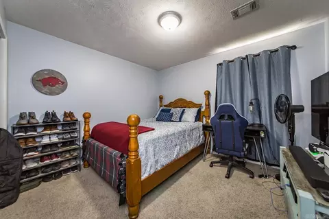 Bedroom - 100 E Lauren Rd, Searcy, AR 72143 photo 4 of 7