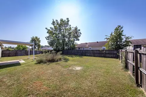 Exterior - 100 E Lauren Rd, Searcy, AR 72143 photo 2 of 7