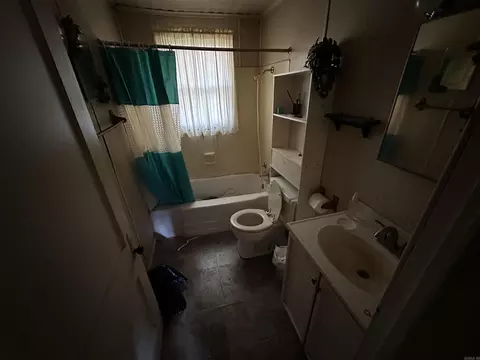 Bath - 207 W 8th St, Kennett, MO 63857 photo 1 of 1
