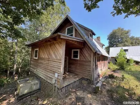 135 Burnett Rd, Delight, AR 71940