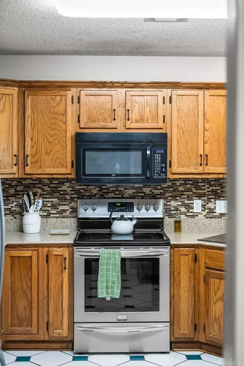Kitchen - 520 Evening Dr, Conway, AR 72032 photo 4 of 8
