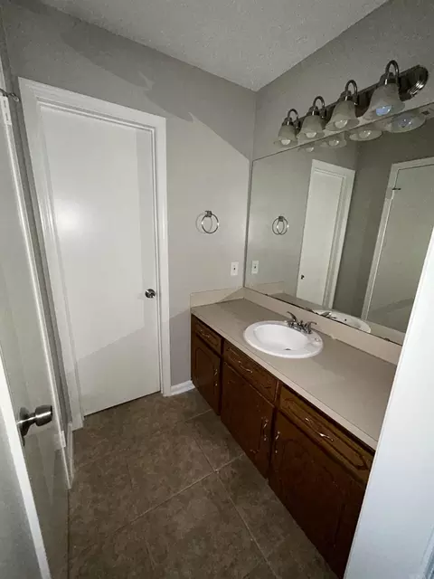 Bath - 14 Park Cir, Cabot, AR 72023 photo 3 of 4
