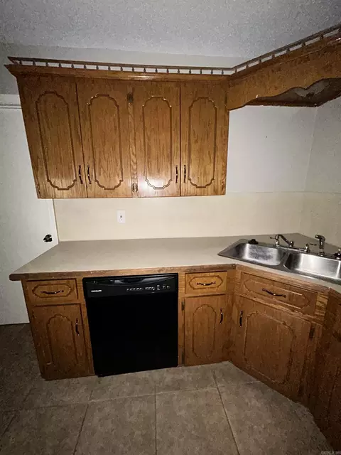 Kitchen - 14 Park Cir, Cabot, AR 72023 photo 4 of 5