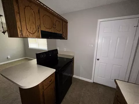 Kitchen - 14 Park Cir, Cabot, AR 72023 photo 3 of 5