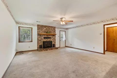 Living - 125 Maple St, Cabot, AR 72023 photo 1 of 5