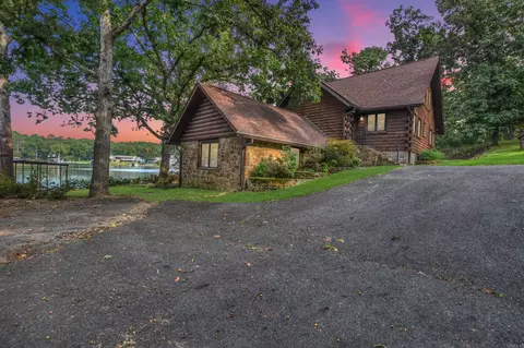 219 Beach Haven Rd, Hot Springs, AR 71913