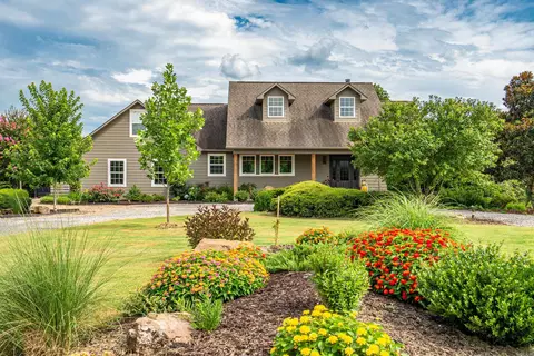 1209 S Moore Rd, Hot Springs, AR 71913