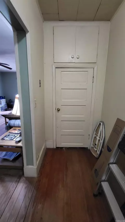 Entry Way - 1412 Hamilton Ave, Mena, AR 71953 photo 1 of 3