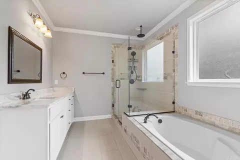 Bath - 11357 Zuber Rd, Alexander, AR 72002 photo 3 of 4