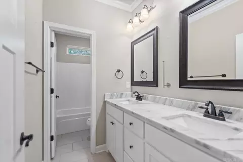 Bath - 11357 Zuber Rd, Alexander, AR 72002 photo 4 of 4