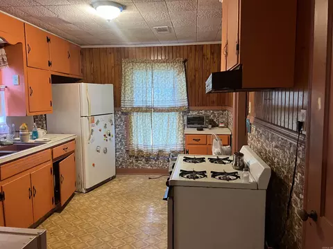 Kitchen - 2219 W 34th, Pine Bluff, AR 71603 photo 4 of 4