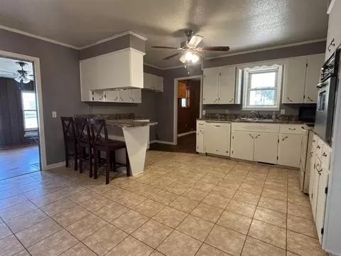 112 E 7th, Newark, AR 72562 photo 6