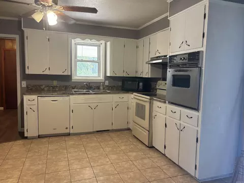 112 E 7th, Newark, AR 72562 photo 5