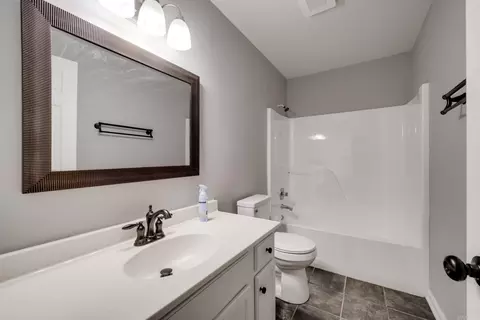 Bath - 3985 Cirrus Dr, Conway, AR 72034 photo 3 of 3