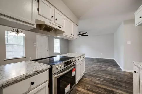 Kitchen - 3985 Cirrus Dr, Conway, AR 72034 photo 3 of 3