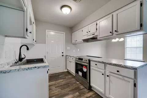 Kitchen - 3985 Cirrus Dr, Conway, AR 72034 photo 2 of 3