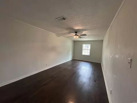 Living - 213 Melrose, Trumann, AR 72472 photo 2 of 5