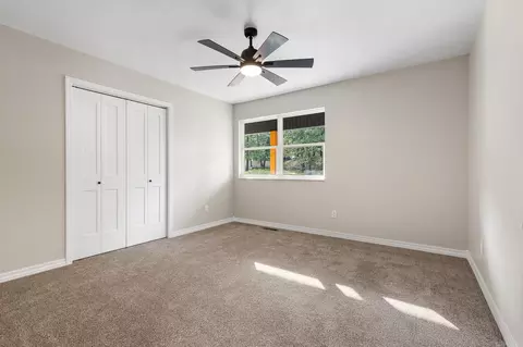 Bedroom - 6010 Oak Leaf Dr, Harrison, AR 72601 photo 2 of 3