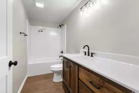 Bath - 6010 Oak Leaf Dr, Harrison, AR 72601 photo 3 of 3