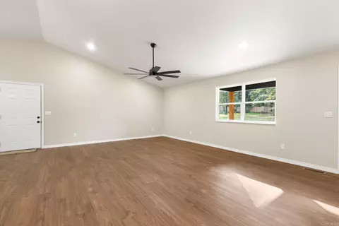Living - 6010 Oak Leaf Dr, Harrison, AR 72601 photo 3 of 7