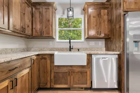 Kitchen - 6010 Oak Leaf Dr, Harrison, AR 72601 photo 5 of 7